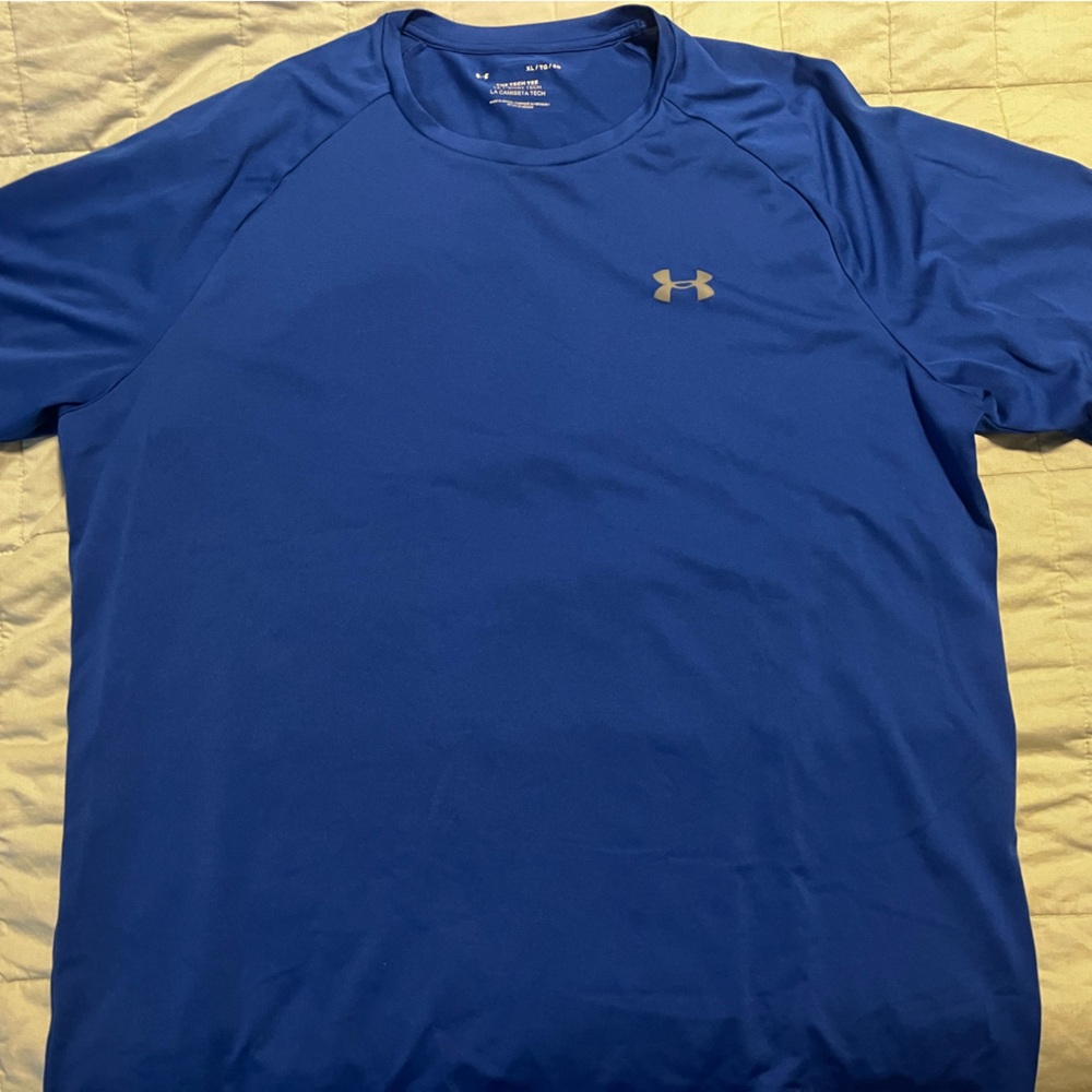 XL Under Armour tech tee